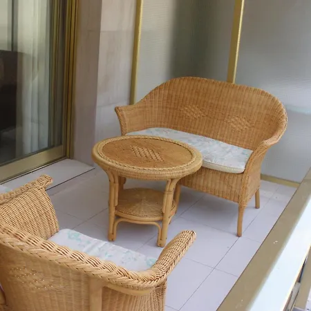 Cerca De La Playa Con Piscina Y Parking