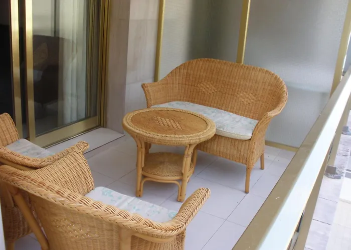 Cerca De La Playa Con Piscina Y Parking