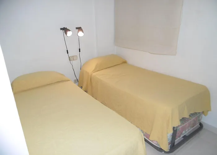 Cerca De La Playa Con Piscina Y Parking